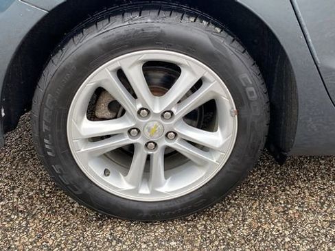 Used 2017 Chevrolet Cruze LT image 12