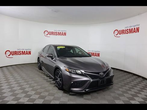 Used 2021 Toyota Camry SE image 11