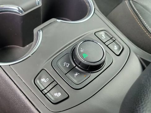 Certified 2024 GMC Terrain SLT FWD image 38