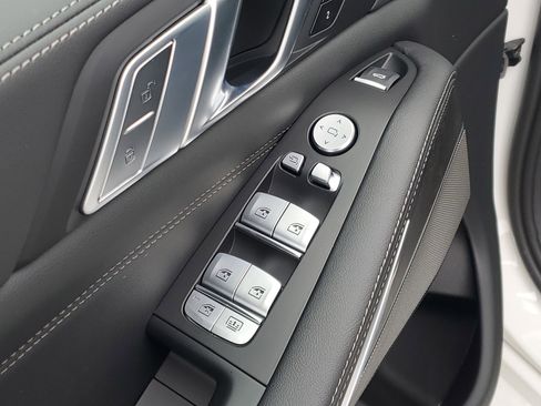 New 2026 BMW X7 xDrive40i w/ Premium Package image 6