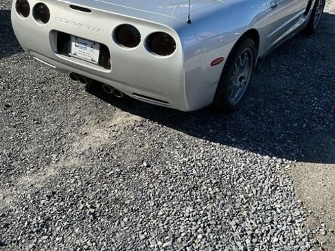 Used 2001 Chevrolet Corvette Z06 w/ Memory Pkg image 9