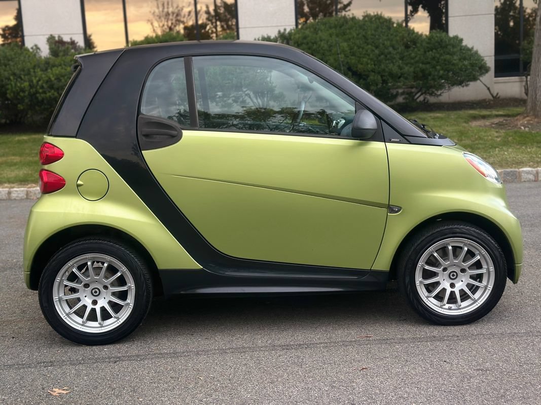Used 2012 smart fortwo passion RWD image 8