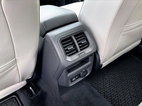 Certified 2020 Volkswagen Tiguan SE image 18