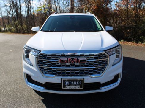 Used 2022 GMC Terrain Denali w/ Denali Premium Package image 4