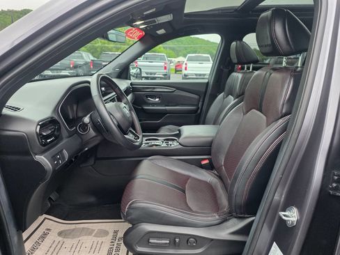 Used 2025 Honda Pilot Black Edition image 13