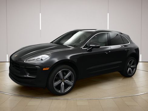 Certified 2024 Porsche Macan AWD/4WD image 1