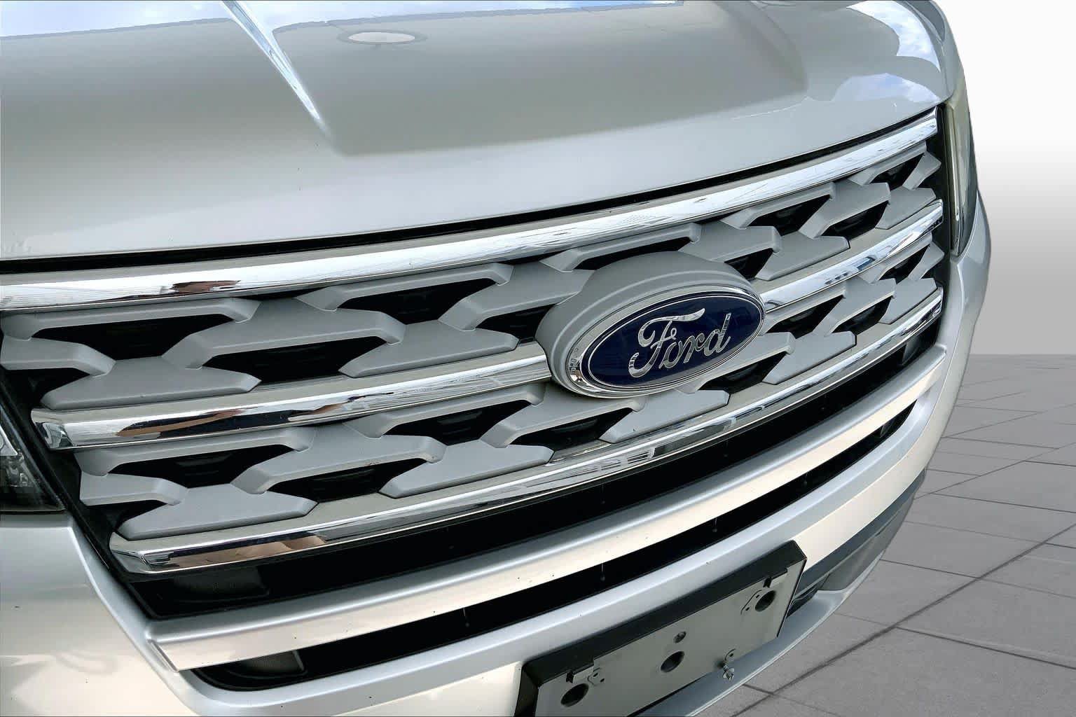 Used 2019 Ford Explorer XLT FWD image 30