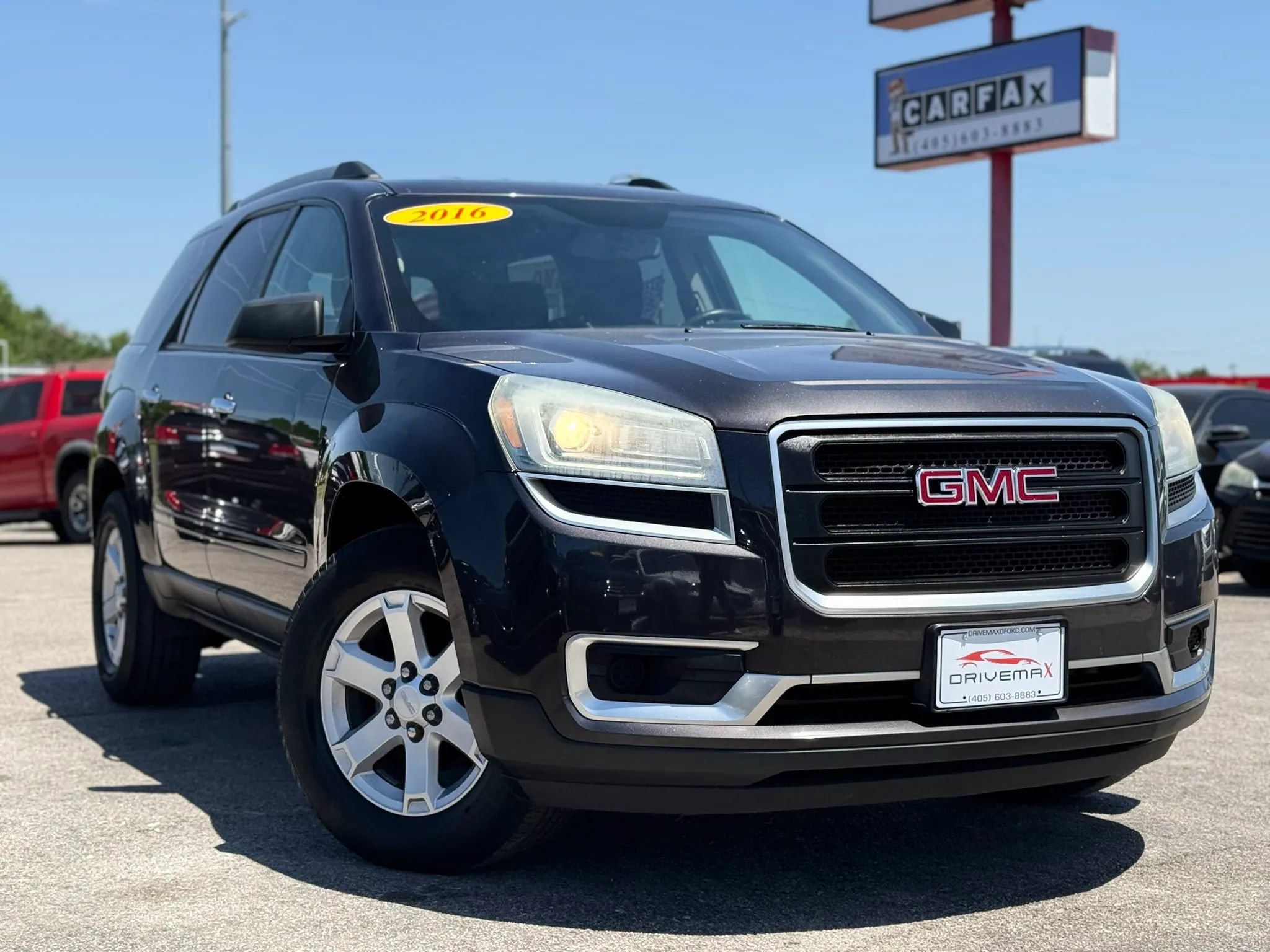 Used 2016 GMC Acadia SLE FWD image 2