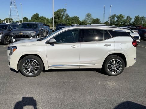 Used 2024 GMC Terrain Denali w/ Denali Premium Package AWD/4WD image 8