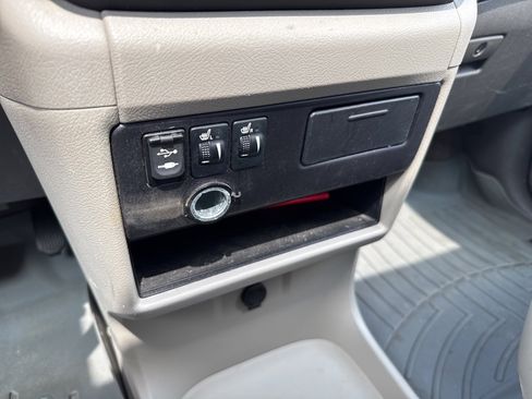 Used 2015 Toyota Sienna XLE image 29