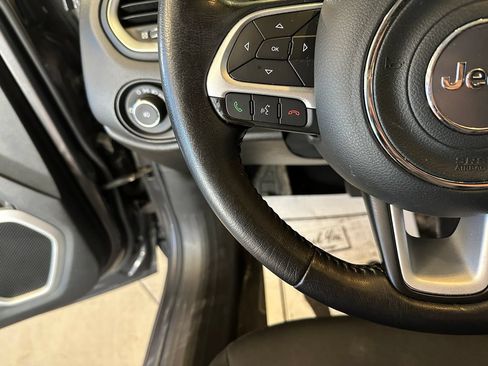 Used 2020 Jeep Renegade Latitude w/ Cold Weather Group AWD/4WD image 10