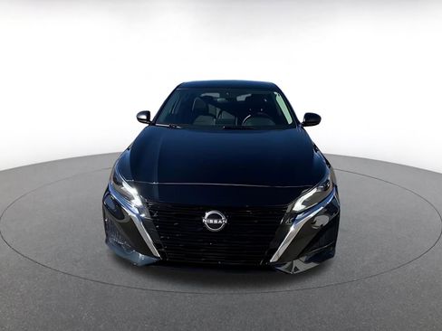 Used 2025 Nissan Altima 2.5 SV image 4