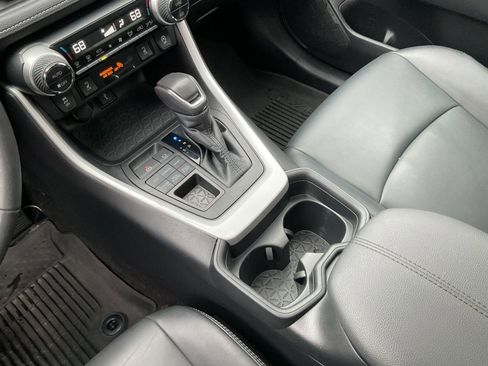 Used 2021 Toyota RAV4 XLE Premium AWD/4WD image 32