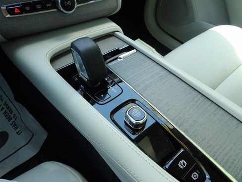 Certified 2025 Volvo XC90 B6 Plus w/ Protection Package Premier AWD/4WD image 24