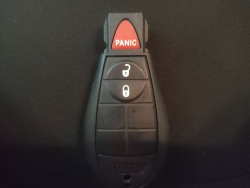Used 2021 Jeep Cherokee Latitude w/ Mopar Interior Package FWD image 32