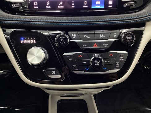 Used 2021 Chrysler Pacifica Touring-L image 33