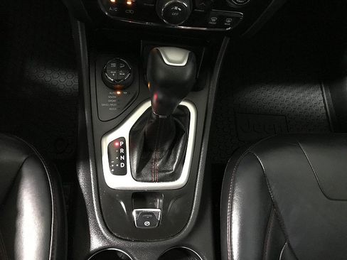 Used 2014 Jeep Cherokee Trailhawk w/ Leather Interior Group AWD/4WD image 29