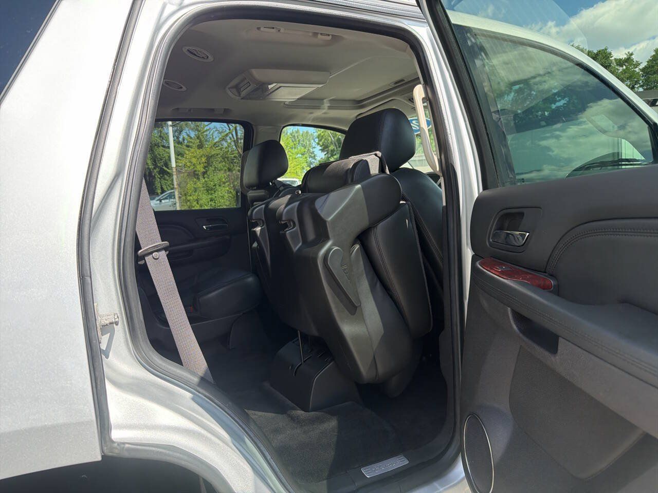 Used 2013 Cadillac Escalade Luxury AWD/4WD image 17