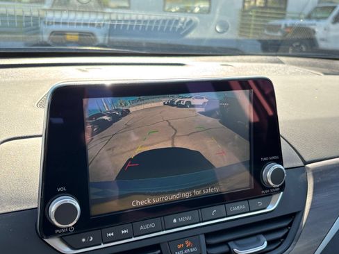 Used 2025 Nissan Altima 2.5 SV FWD image 23