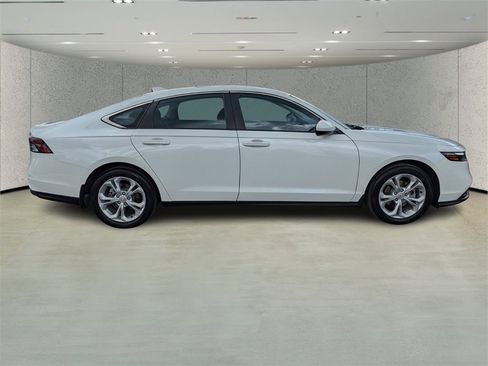 Used 2023 Honda Accord LX image 2