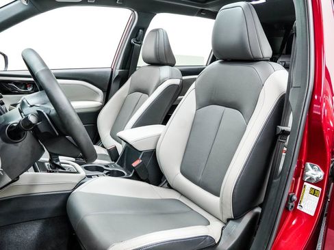 Used 2025 Subaru Forester Limited image 15