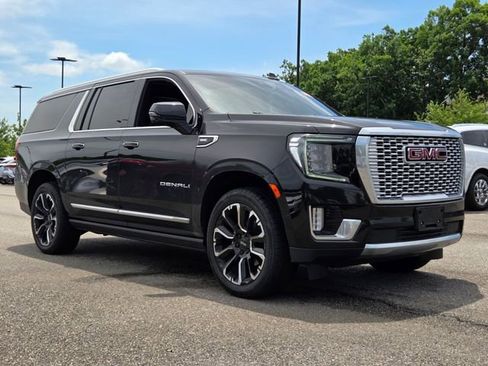 Used 2023 GMC Yukon XL Denali w/ LPO, Floor Liner Package AWD/4WD image 7