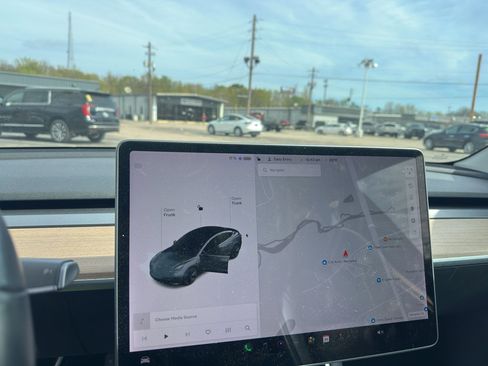 Used 2019 Tesla Model 3 Mid Range image 4