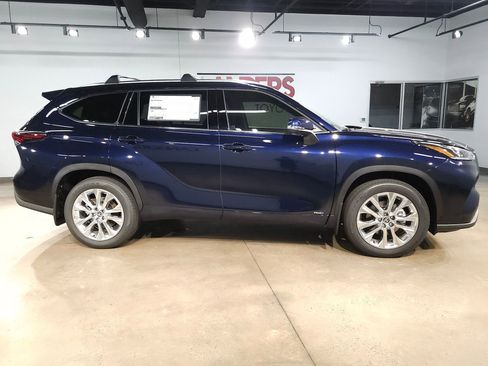 New 2026 Toyota Highlander Limited AWD/4WD image 8