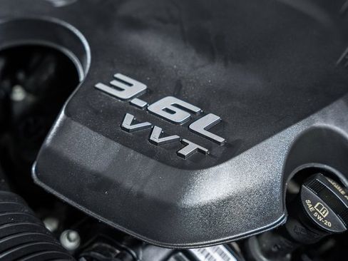 Used 2015 Dodge Challenger SXT image 21