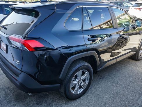 Used 2025 Toyota RAV4 XLE image 5