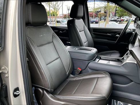 Used 2024 GMC Yukon XL Denali AWD/4WD image 9