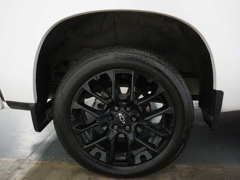 Used 2023 Chevrolet Silverado 1500 High Country w/ Technology Package image 11