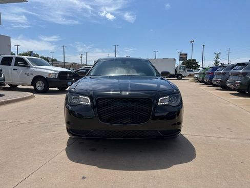 Used 2023 Chrysler 300 Touring w/ Sport Appearance Package RWD image 2