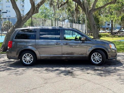 Used 2019 Dodge Grand Caravan SXT FWD image 6