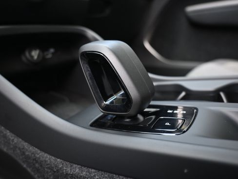 Used 2025 Volvo XC40 B5 Core image 36