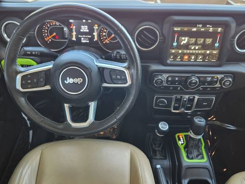 Used 2018 Jeep Wrangler Unlimited Sahara AWD/4WD image 3