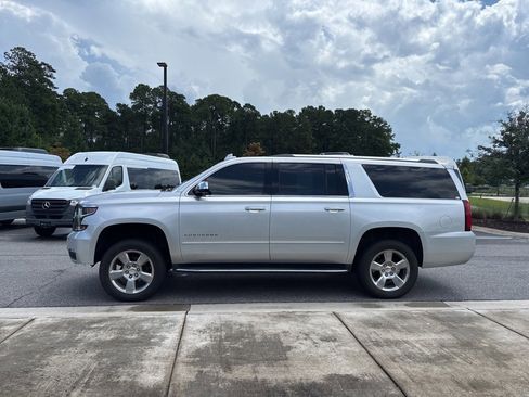 Used 2020 Chevrolet Suburban Premier image 8