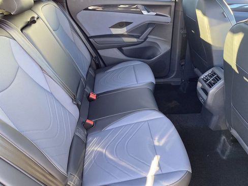 New 2026 Volkswagen Tiguan SE R-Line image 9