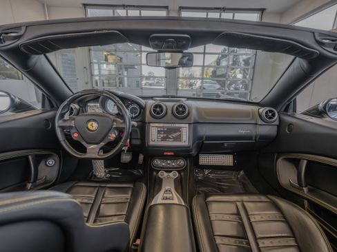 Used 2013 Ferrari California image 29