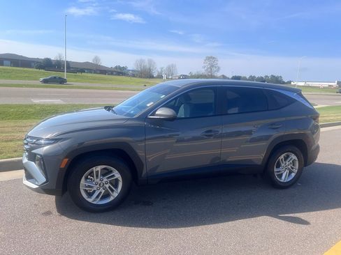 Used 2025 Hyundai Tucson SE image 10