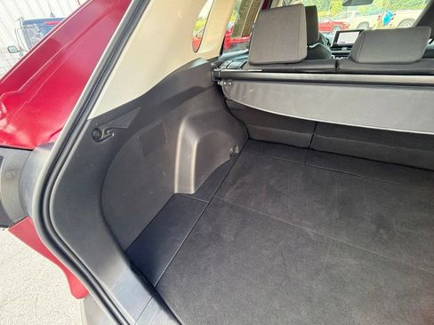 Used 2025 Toyota RAV4 XLE AWD/4WD image 40