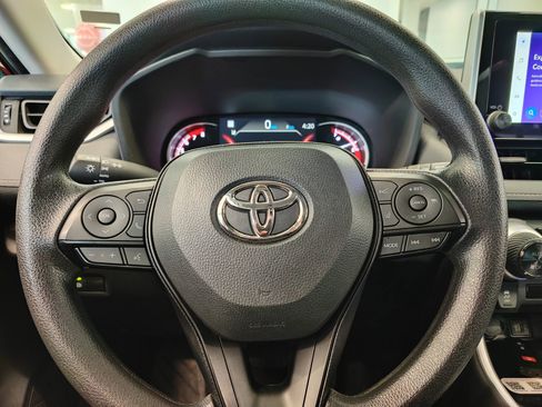 Used 2025 Toyota RAV4 XLE FWD image 17