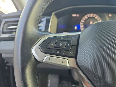 Used 2025 Volkswagen Jetta SE FWD image 23