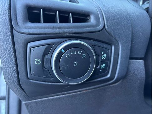Used 2015 Ford Focus SE image 24