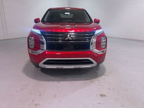 New 2025 Mitsubishi Outlander SE image 8