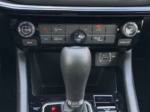 New 2026 Jeep Compass Latitude image 15