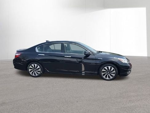 Used 2017 Honda Accord Touring image 10