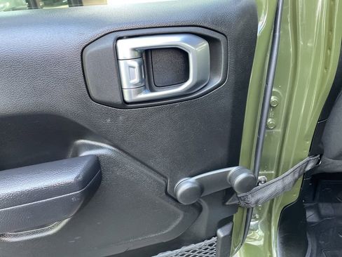 Used 2022 Jeep Gladiator Sport image 12