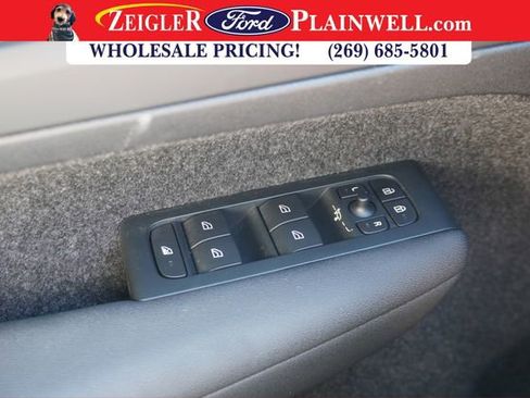 Used 2023 Volvo XC40 B5 Plus w/ Protection Package Premier image 32