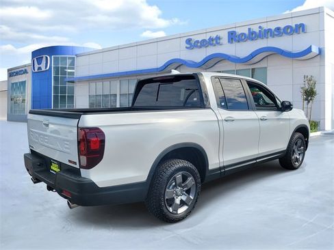 Certified 2024 Honda Ridgeline TrailSport image 4
